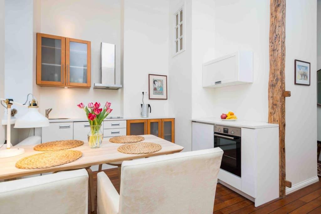 Best Location, Beautiful And Quiet Old Town Apt. Tallinn Exterior photo