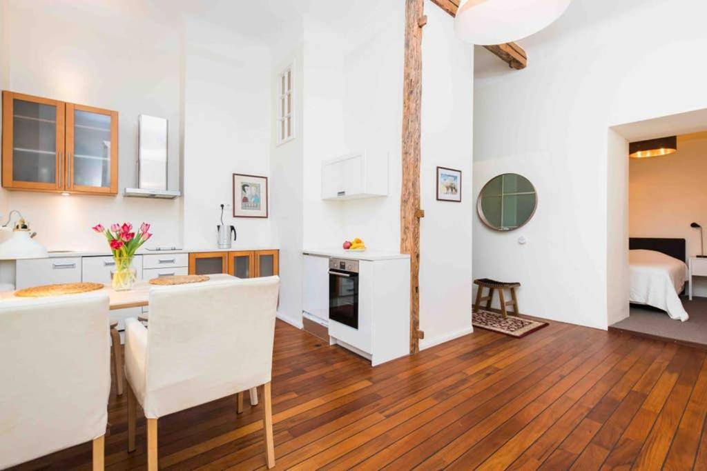 Best Location, Beautiful And Quiet Old Town Apt. Tallinn Exterior photo