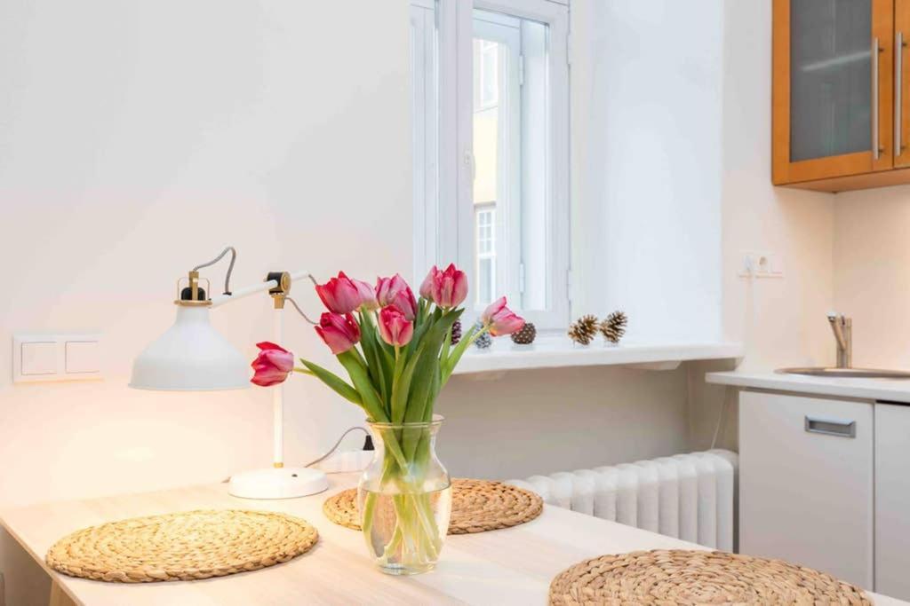 Best Location, Beautiful And Quiet Old Town Apt. Tallinn Exterior photo
